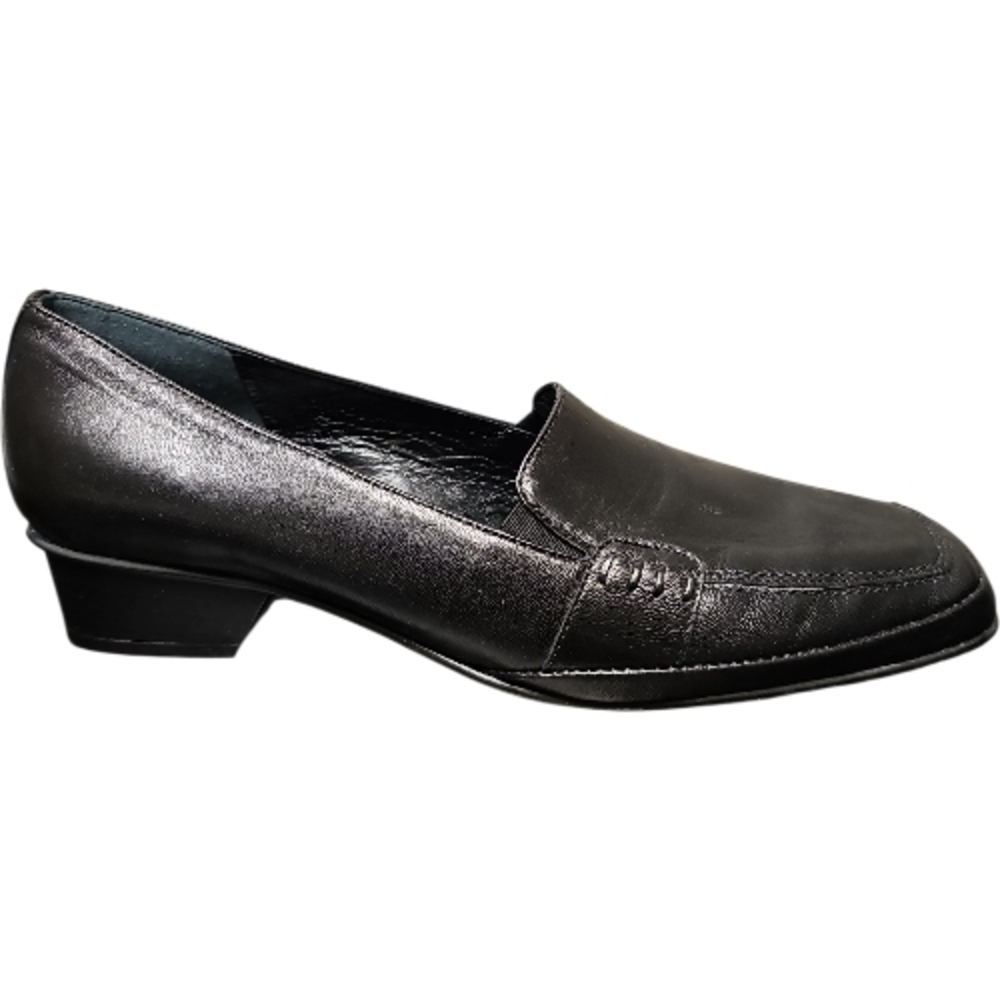 Amalfi by Rangoni  Black Leather Classic Square toe Loafers